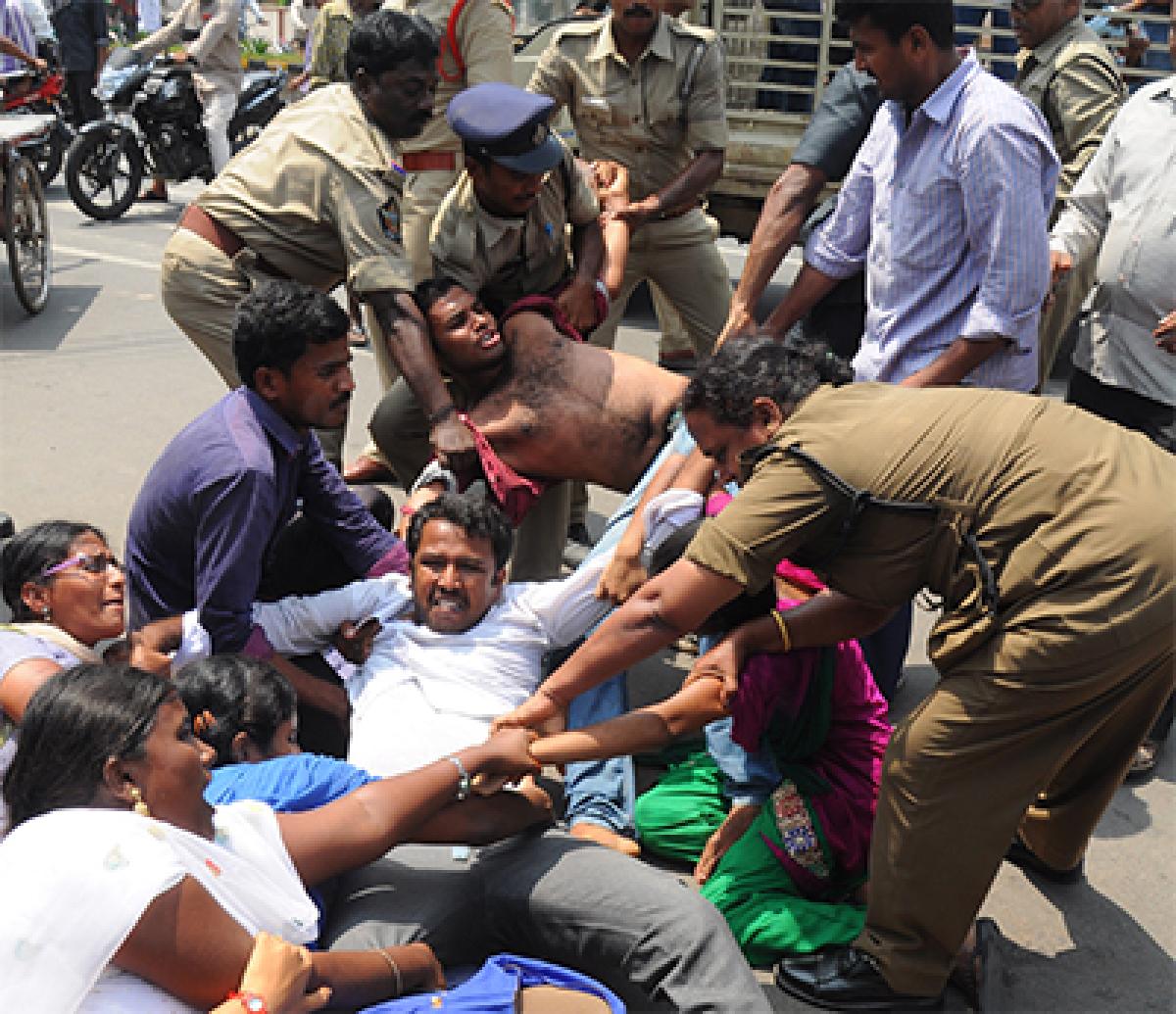 Police forcibly removing agitating YSRCP activists in Vijayawada on Saturday